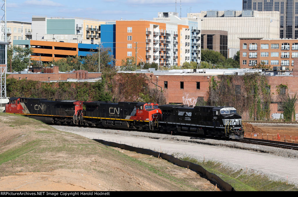 NS 4011 leads train 351 towards Boylan Junction